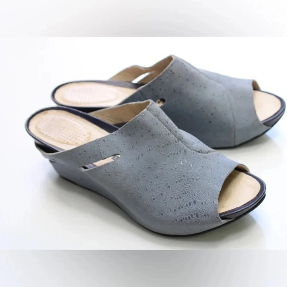 Tsubo wedge sandals